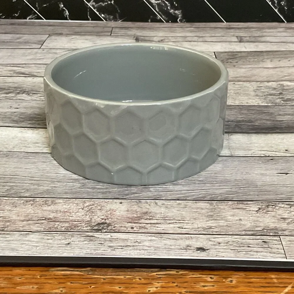 Sonoma Good For Life Honeycomb Design Ceramic Dog Bowl.6” x 3”.EUC
